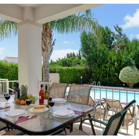 Matheus, Walking Distance To Coralia Beach Villa Nicosia