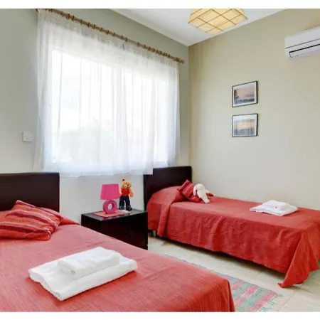 Villa Matheus, Walking Distance To Coralia Beach